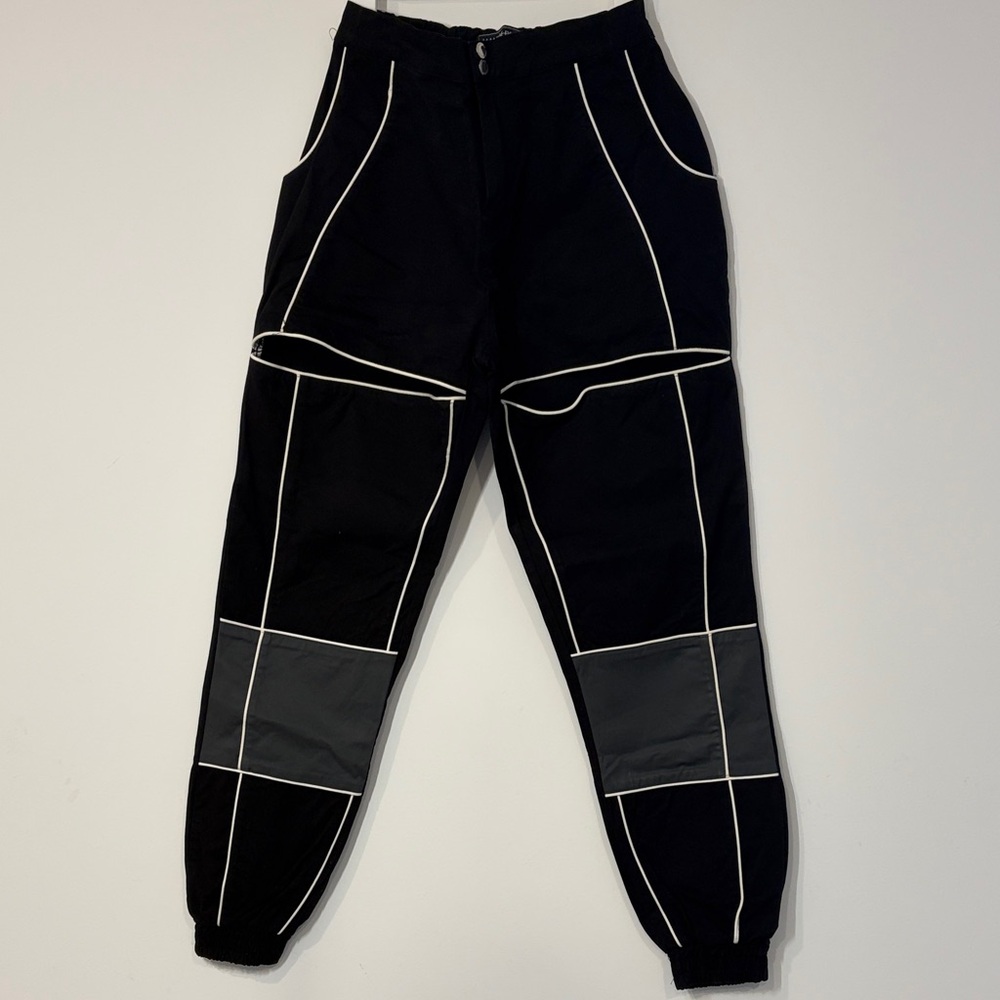 MANIERE DE VOIR Black Cargo Pants with White Piping